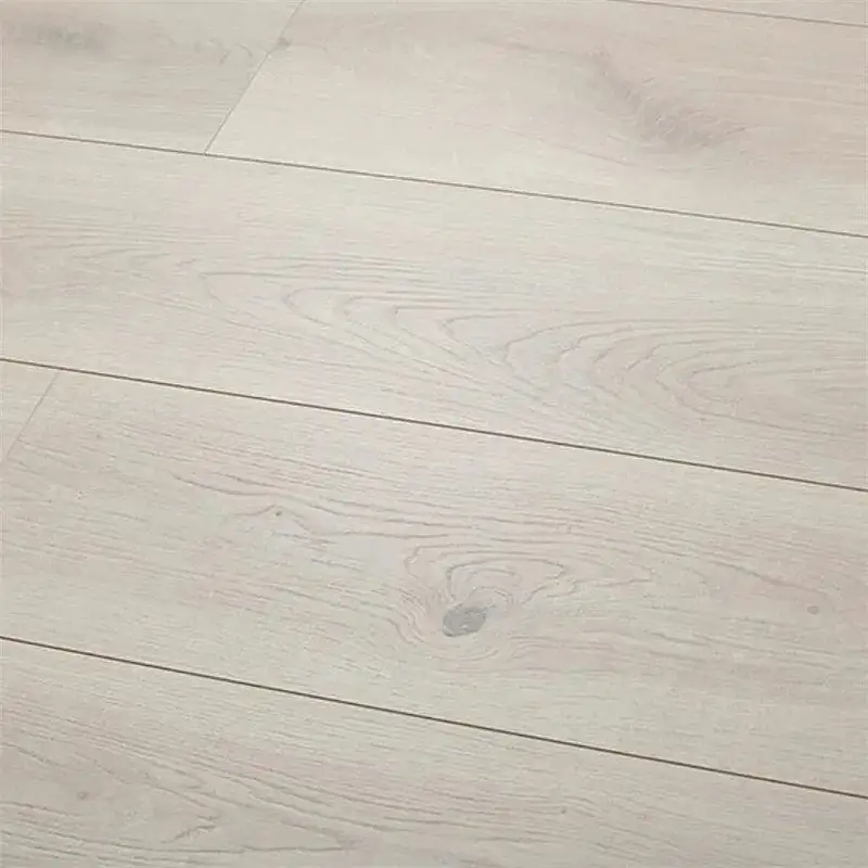 ¿Con qué limpiar piso laminado?