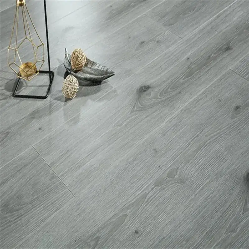 La Guía Definitiva en 7 Pasos: La Mejor Manera de Limpiar Pisos Laminados Como un Profesional